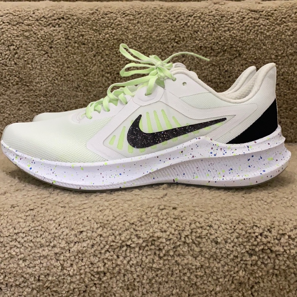 Nike Downshifter 10 SE 'Summit White Ghost Green'